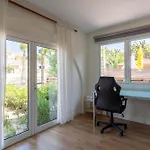 Beachside 2br With Garden & Bbq In Holiday home Perivolia