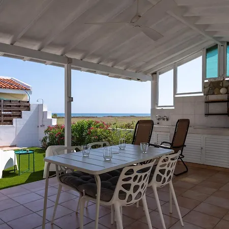 Beachside 2br With Garden & Bbq In 別荘 *