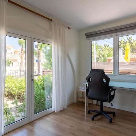 Beachside 2br With Garden & Bbq In Holiday home Perivolia