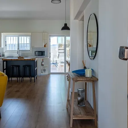 Beachside 2br With Garden & Bbq In Ferienhaus