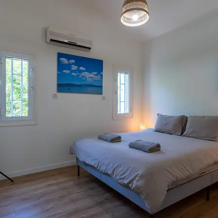 Holiday home Beachside 2br With Garden & Bbq In *