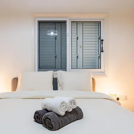 Beachside 3br With Garden & Bbq In Perivólia