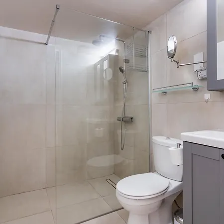 Beachside 3br With Garden & Bbq In Perivolia