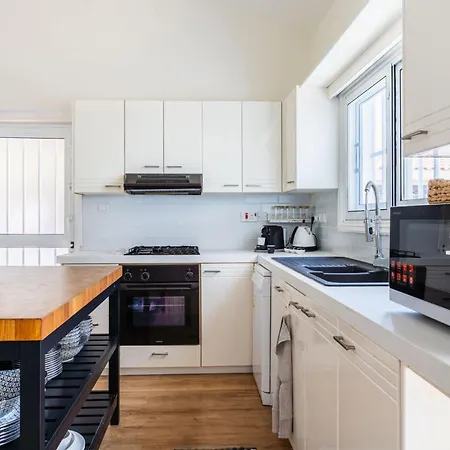 Beachside 3br With Garden & Bbq In * Perivólia