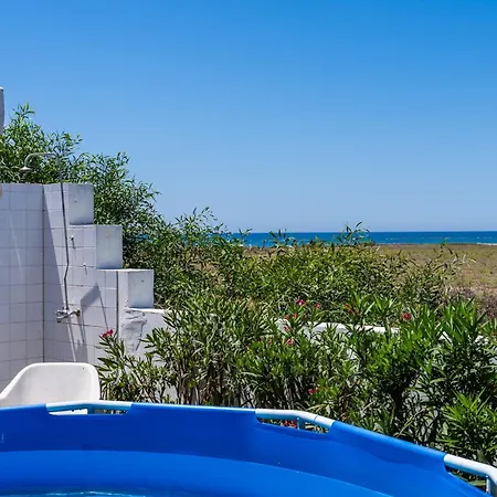 Nyaraló Beachside 3br With Garden & Bbq In