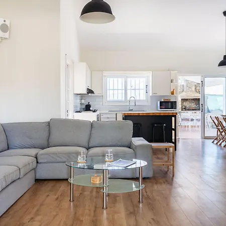 Nyaraló Beachside 3br With Garden & Bbq In