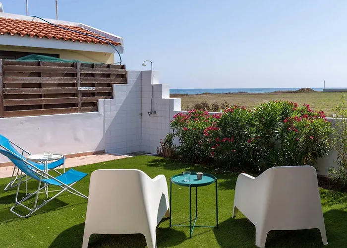 Beachside 2br With Garden & Bbq In * Perivolia